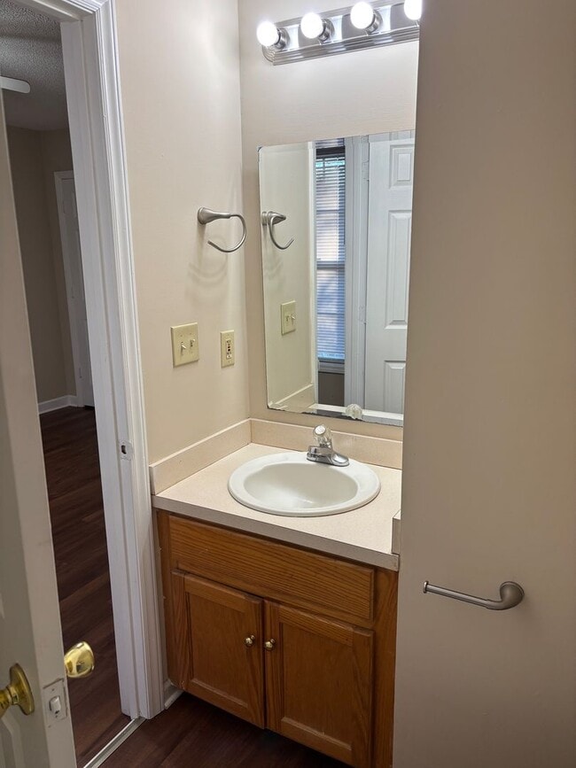 Building Photo - 373