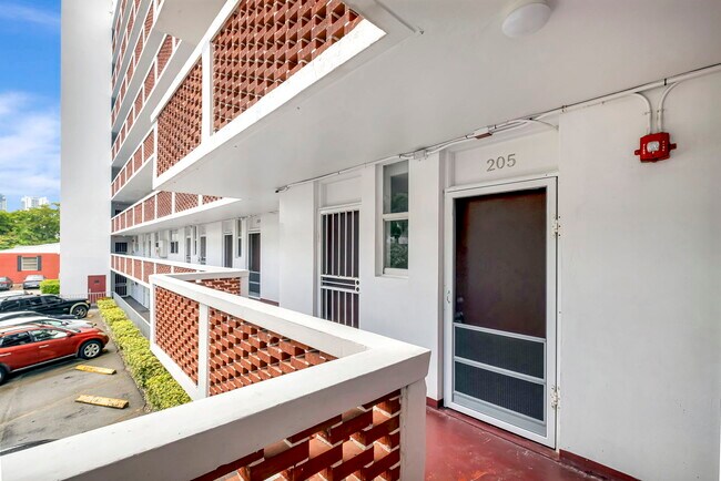 Building Photo - 3660 NE 166th St