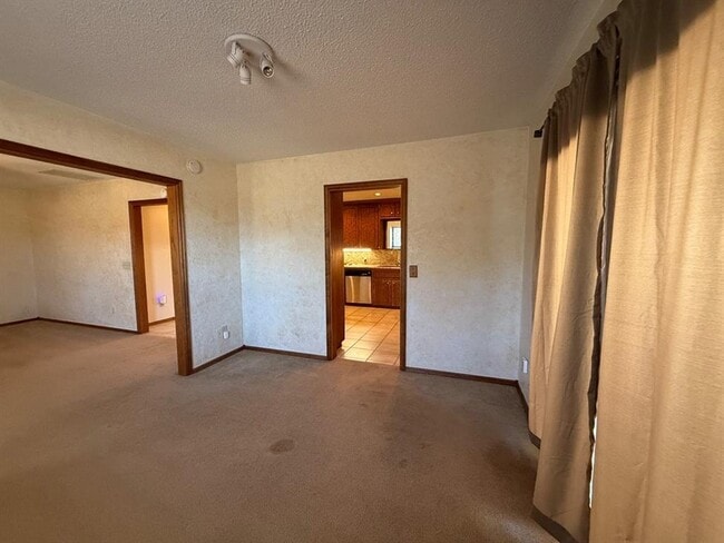 Building Photo - 1940 Ives Way Ln