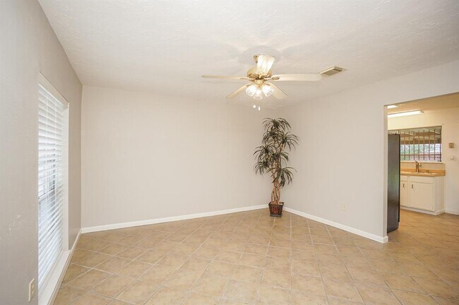 Building Photo - 11614 Pompano Ln