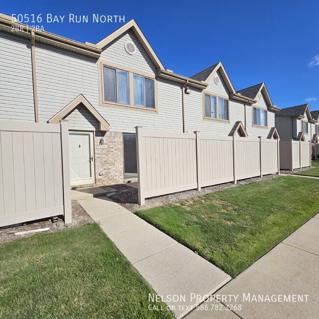 Primary Photo - 50516 Bay Run N