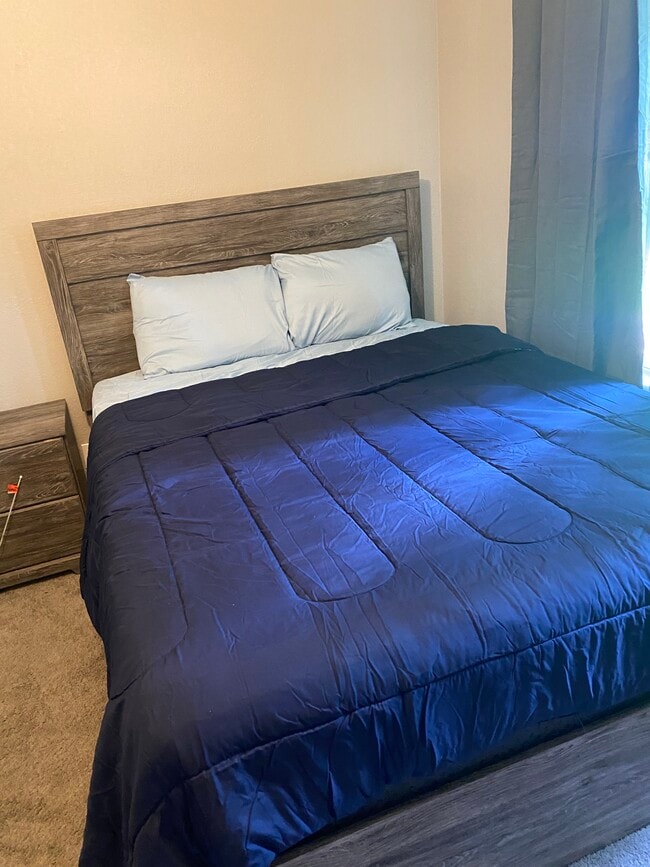 Building Photo - 918 N Crestway St