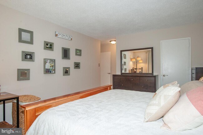 Building Photo - 4501 Arlington Blvd