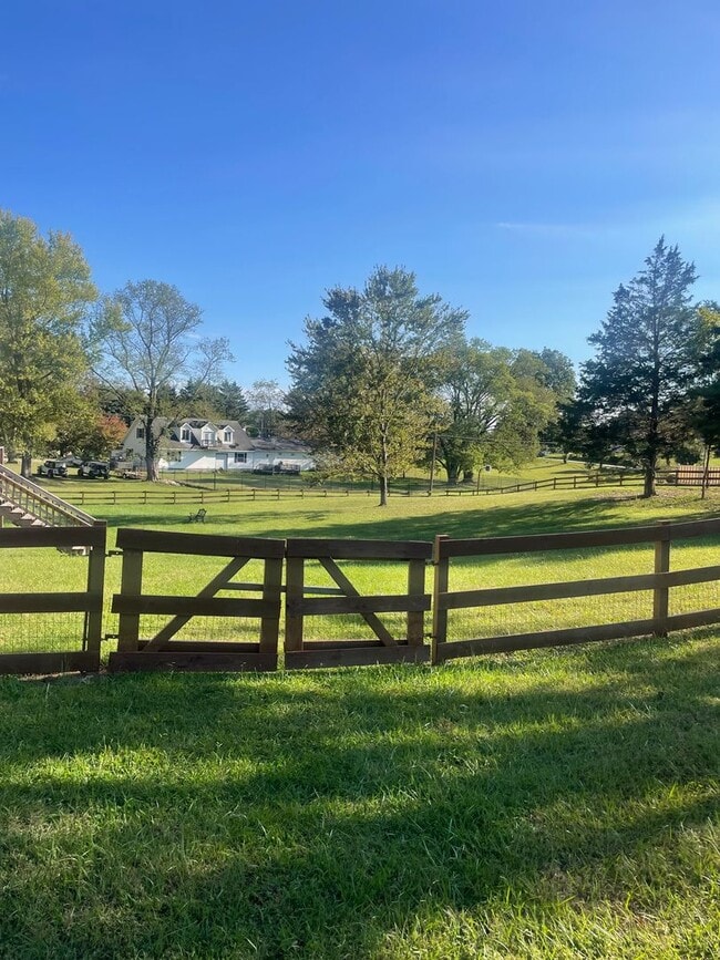 Building Photo - LaFollette 37766 - Charming Ranch-Style 3 ...
