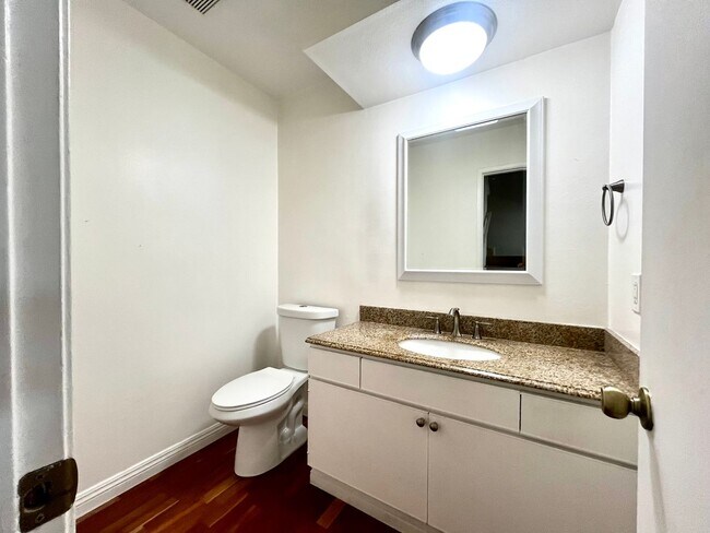 Building Photo - 382 Miraleste Dr