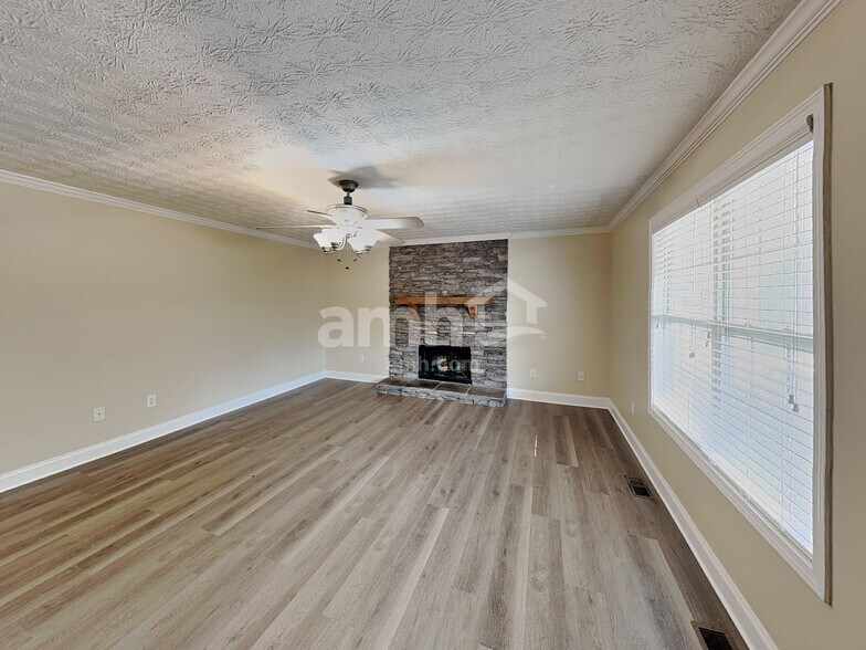 Building Photo - 887 Kendall Park Dr