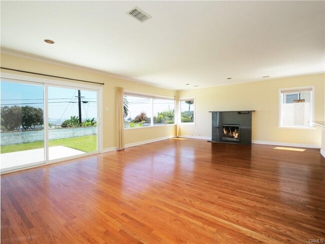 Building Photo - 241 Pso De Granada