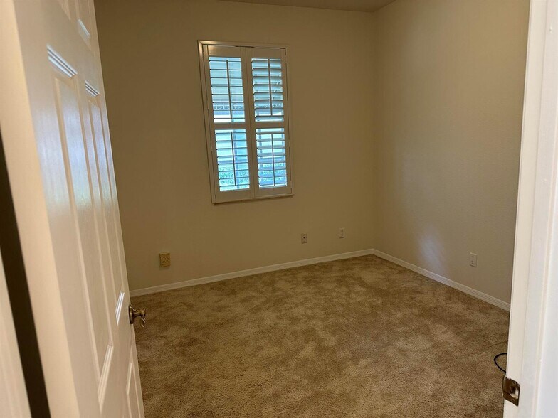 Building Photo - 4951 Bonsai Cir