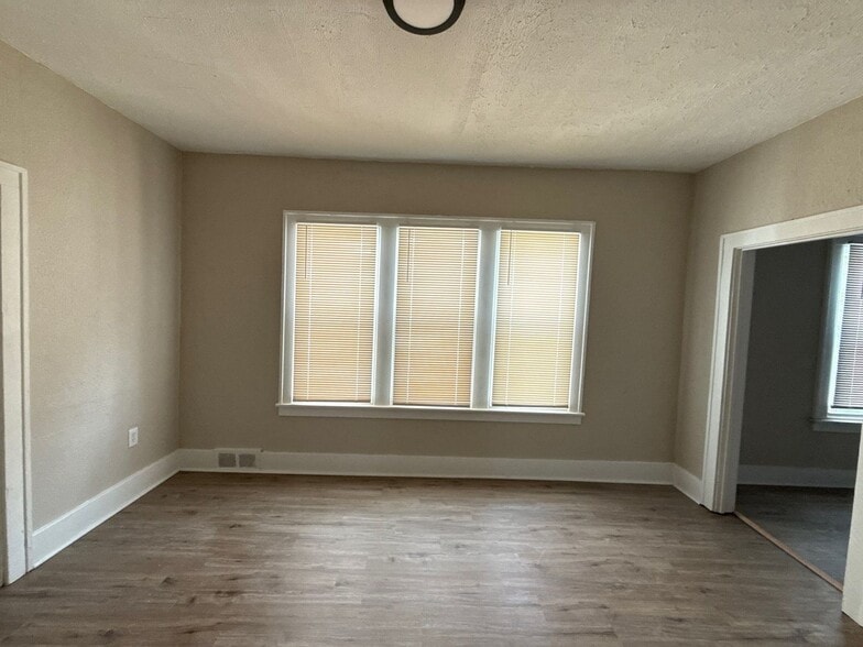 Building Photo - This beautifully updated 3-bedroom, 1-bath single-family home is ready for move-in!