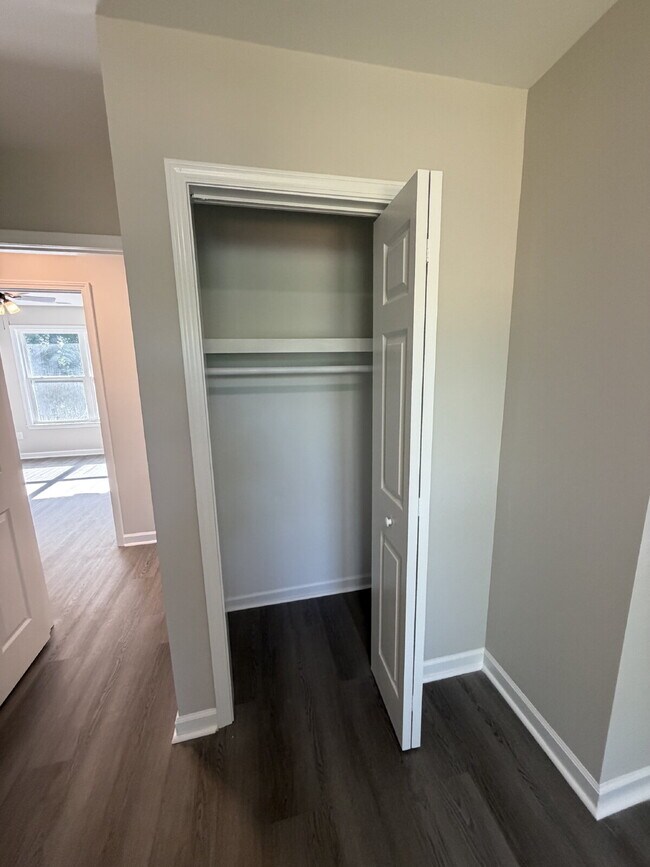 Building Photo - Pet-Friendly Charming 3-Bedroom, 2-Bath Home on Harrison Ave – Your Cozy Retreat Awaits!"