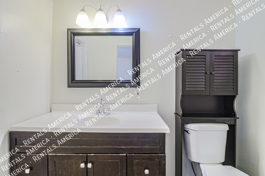 Building Photo - 4201 E Stanford Dr