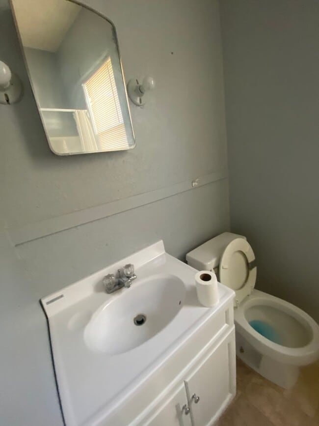 Building Photo - 1 Bedroom apartment