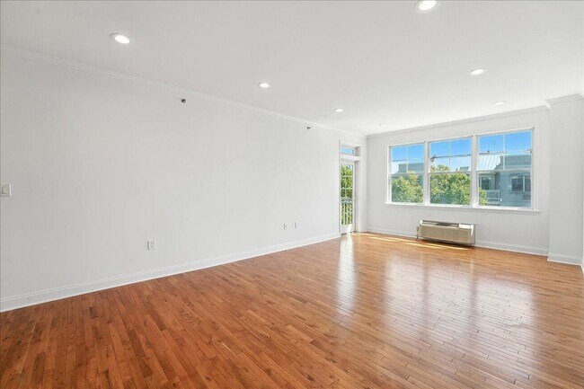 Building Photo - 15 FREEDOM Way