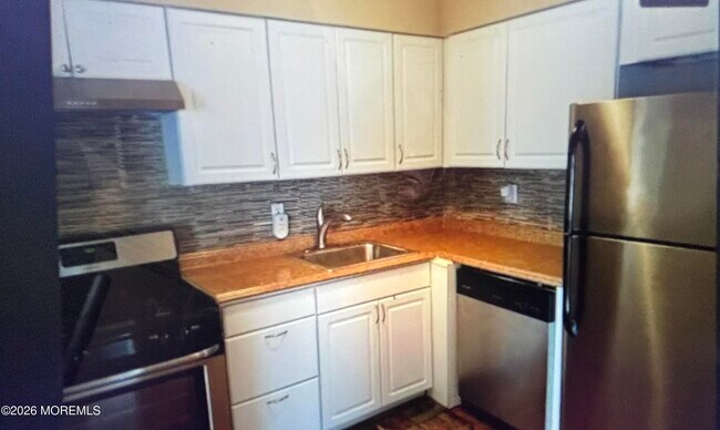 Building Photo - 6 Helen Dr