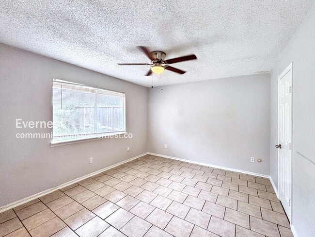 Building Photo - 6319 Glenhagen Dr