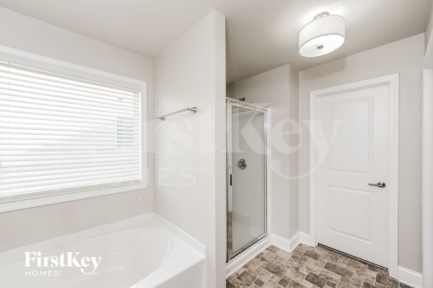 Building Photo - 2061 Chesley Dr