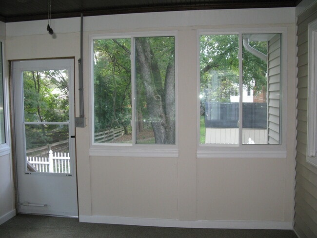 Building Photo - 7163 Plum Grove Ct