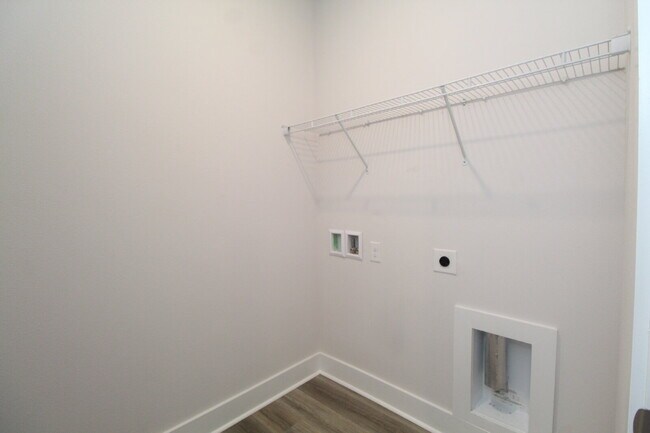 Building Photo - Modern 4BR Home in Reserve at Brookhaven with Quartz Kitchen, Smart Home Features & Open Floor Plan
