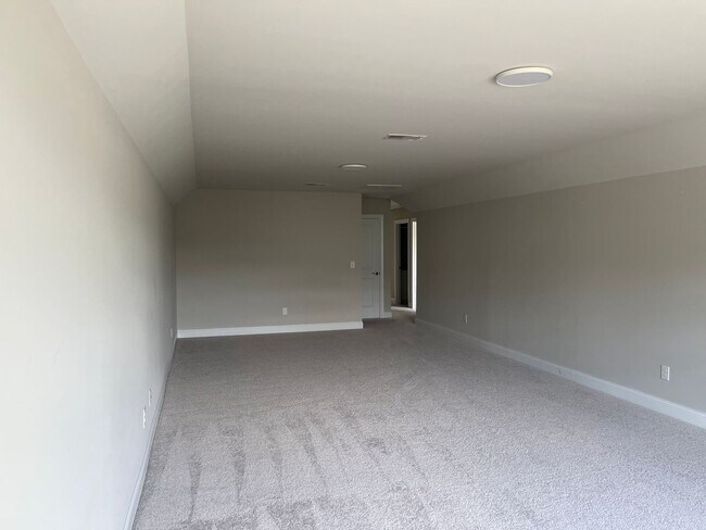 Building Photo - Must See! Beautiful 5/5 Home in Simpsonville!