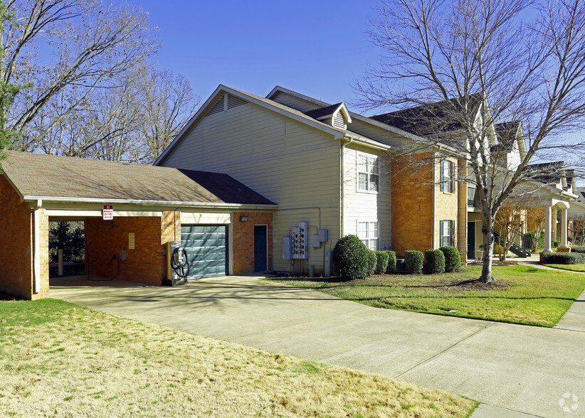 Building Photo - MAGNOLIAS AT HERNANDO