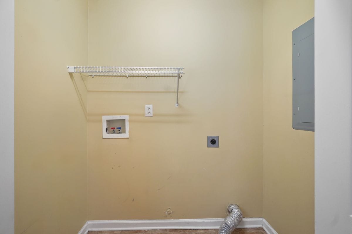 Building Photo - 1220 Village Trail