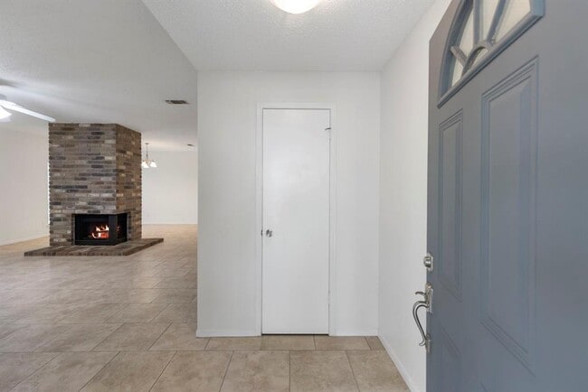 Building Photo - 18 W Stony Bridge Ct