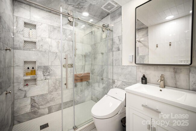 Building Photo - 4611 Hedgemore Dr