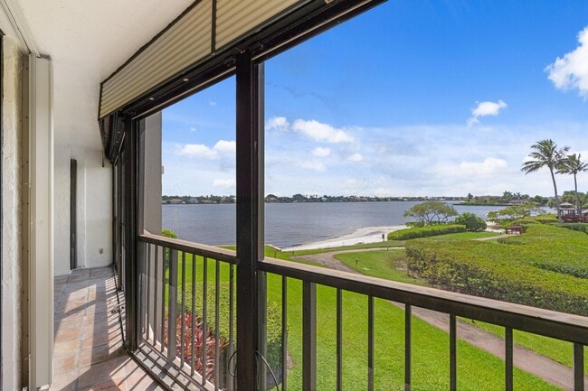 Building Photo - 7020 Half Moon Cir