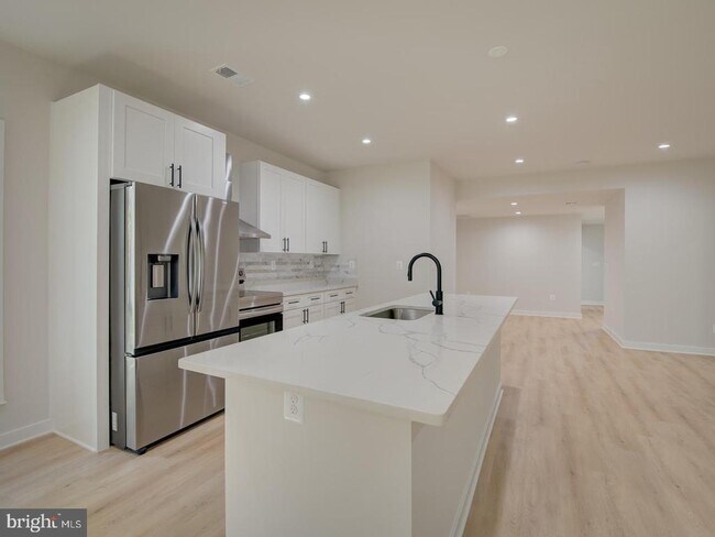 Building Photo - 14750 Jordan Ln