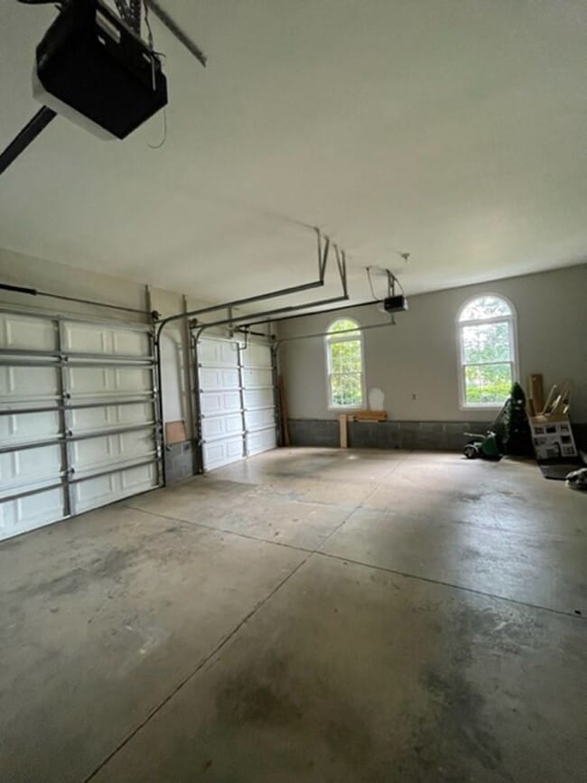 Building Photo - West Knoxville, Farragut 37934 - 4 bedroom, 3.5 bath, 2 Story Brick Home -Contact Debra Johnson (...