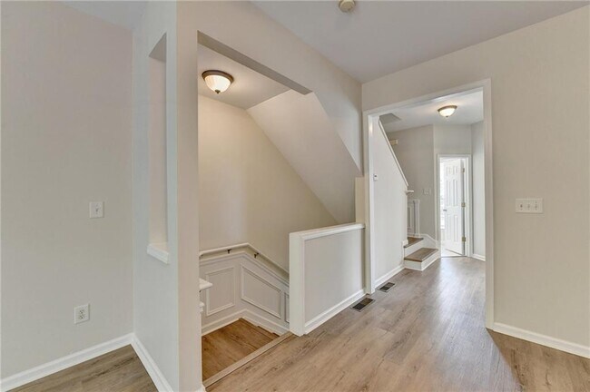 Building Photo - 2026 Merrimont Way