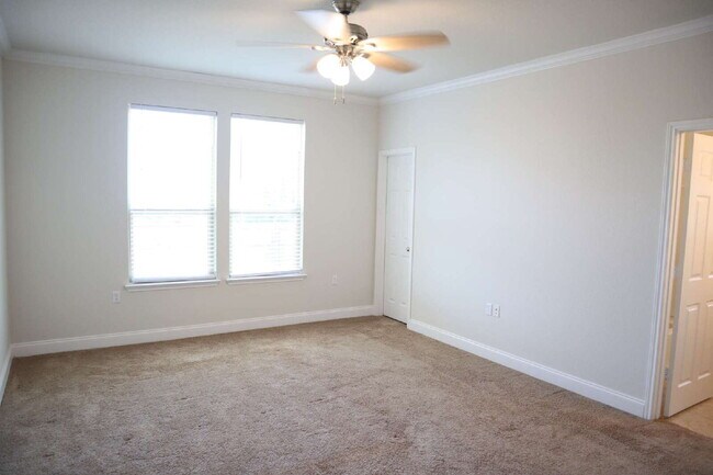 Building Photo - "Charming 3-Bed, 2-Bath Oasis in Austin!!