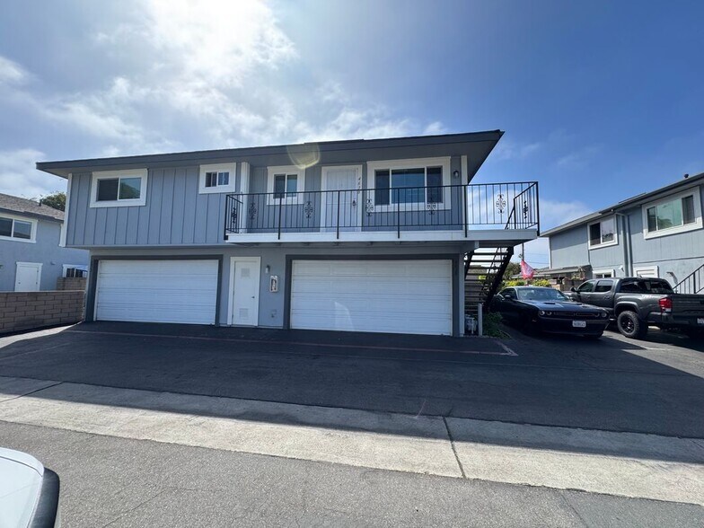 Building Photo - 4638 Via Vista Cir