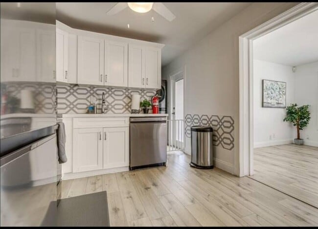 Building Photo - 4295 Crestdale St