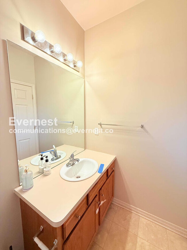 Building Photo - 1660 Brookdale Dr