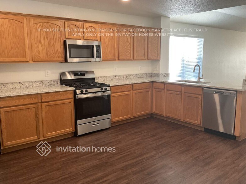 Building Photo - 2817 Goldfinch Dr