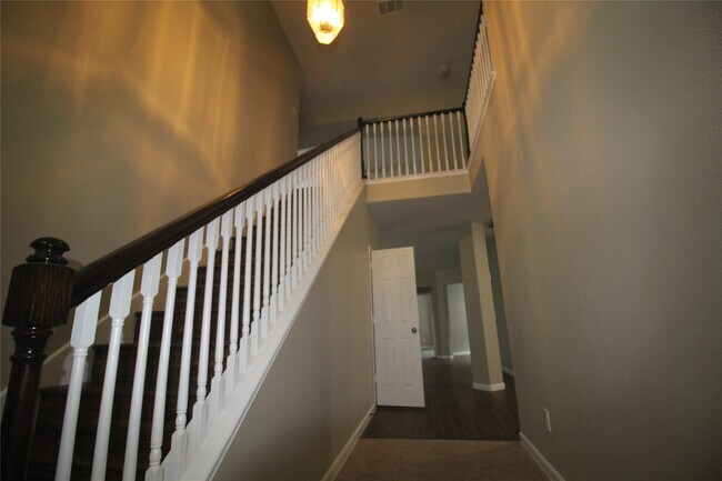 Building Photo - 16730 Town Glade Dr