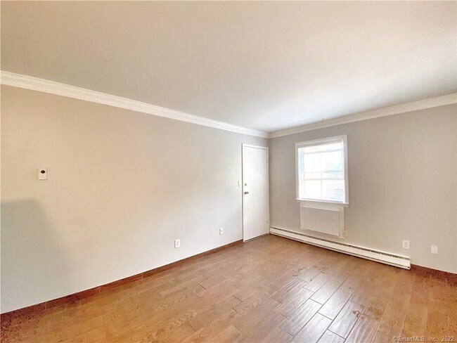 Primary Photo - 25 Maple St