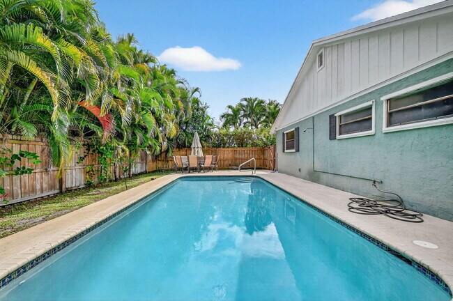 Building Photo - 4248 Palo Verde Dr