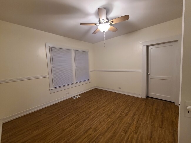 Building Photo - 1921 10th St