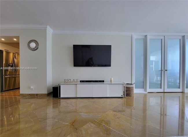 Building Photo - 2030 S Ocean Dr