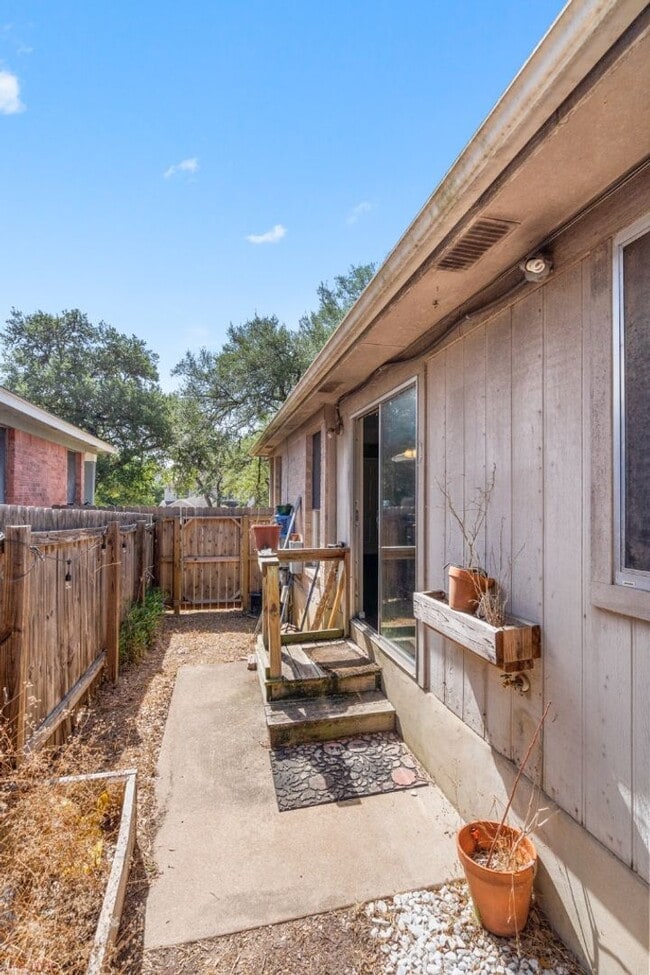 Building Photo - 7228 Aldea Dr