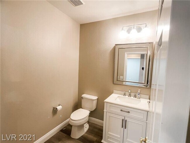 Building Photo - Coming Soon 8/1/25 - Beautiful Summerlin P...