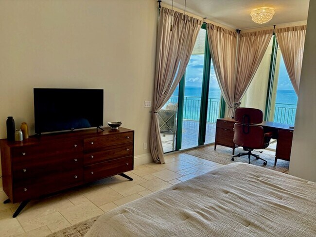 Building Photo - 930 Cape Marco Dr