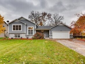 Building Photo - Must See Single Family Home!  Fenced in Ya...