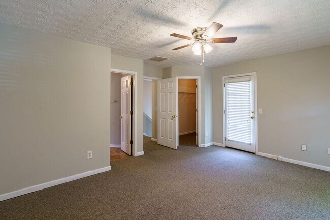 Building Photo - 321 Samuel Clemens Way