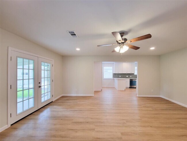 Building Photo - 25911 Maplewood Dr