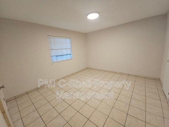 Building Photo - 3409 Green Briar Cir