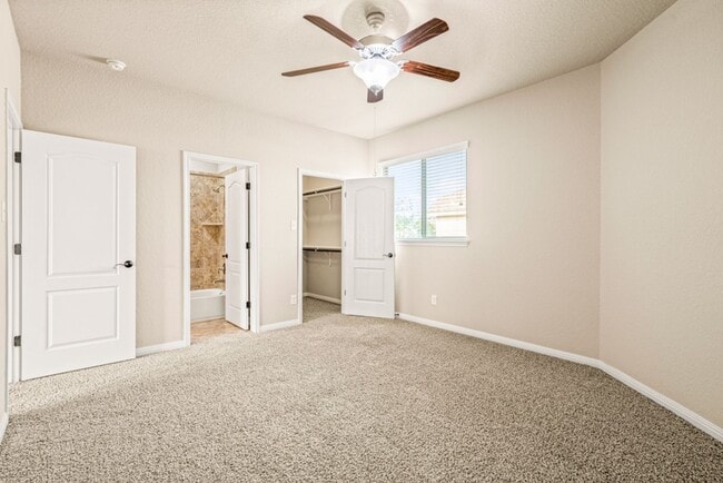 Building Photo - 4 BEDROOM FOR RENT- SEPARATE LIVING AREA - OFFICE