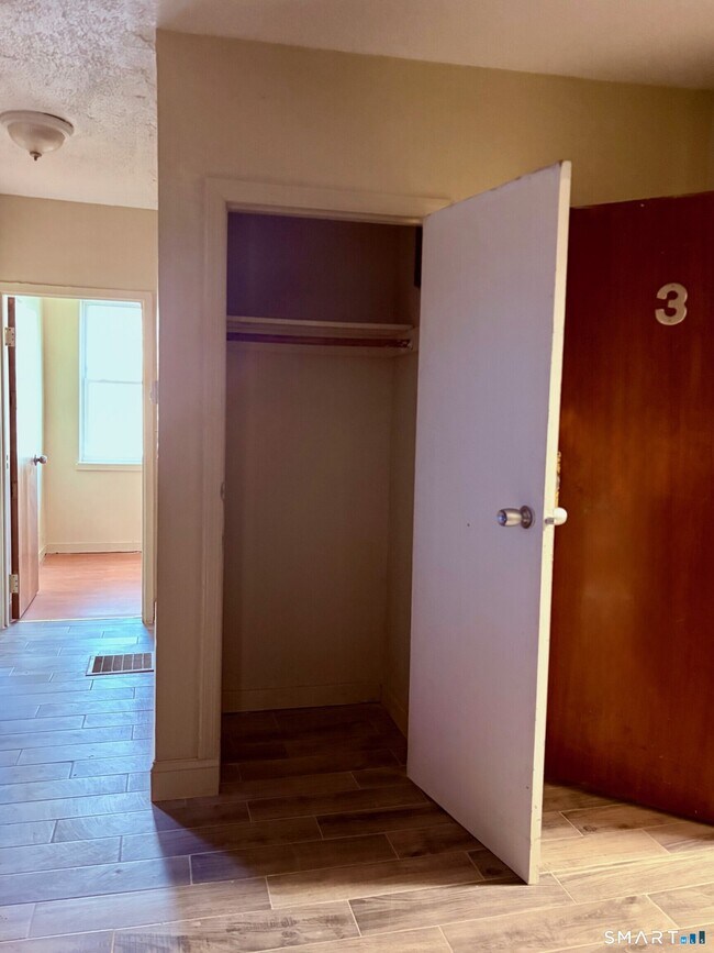 Building Photo - 2 Read St